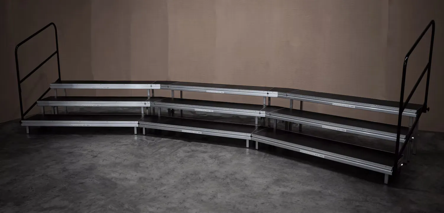 Curved choir riser configuration